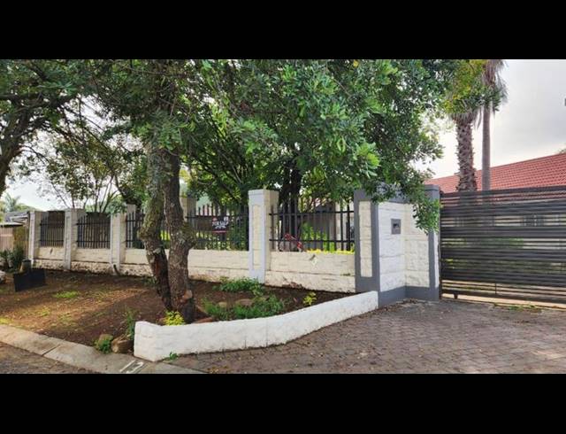 6 BEDROOM HOUSE FOR SALE IN GLEN MARAIS
